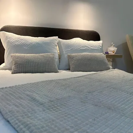 Apartamento Pirotska Modern